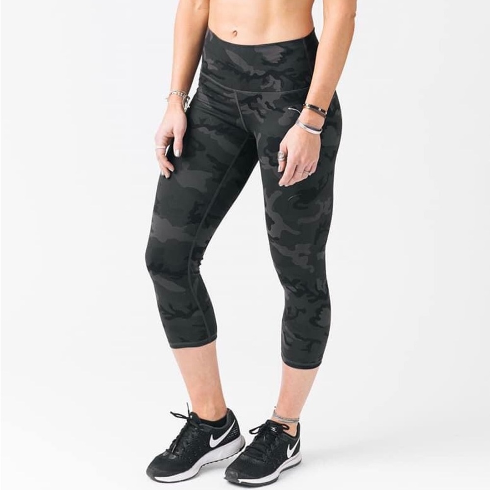 Zyia Forest Camo Luxe HiRise Capri 20” Gem